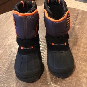 Kids boys size 13 snow boots black/orange